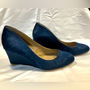 SHOES OF PREY Beautiful! Dark Blue Cow Hide/Fur Closed-Toe Wedge Heel sz 6.5